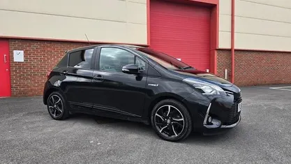 Used Toyota Yaris Hybrid Design 101 HP (74 kW) 2018 Hatchback