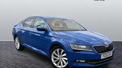 Used Skoda Superb SE L Executive 150 HP (110 kW) 2019 Blue Estate