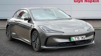 Begagnad MG IM5 216 kW (295 HK) 2025 Silver Halvkombi