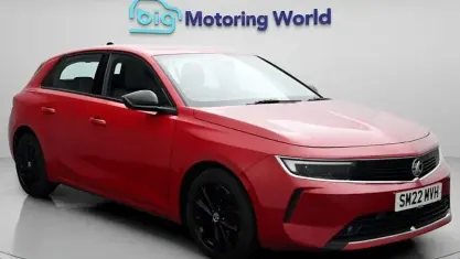 Used Vauxhall Astra Design Edition 131 HP (96 kW) 2022 Red Hatchback