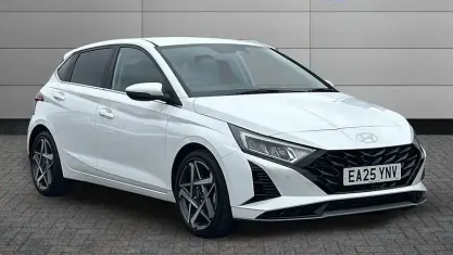 Used Hyundai i20 Premium 101 HP (74 kW) 2025 White Hatchback