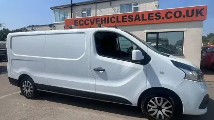 Used Nissan NV300 Acenta 120 HP (88 kW) 2021 White Van
