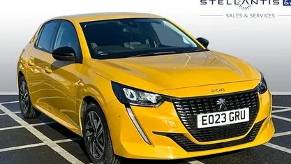 Used Peugeot 208 Allure+ 102 HP (75 kW) 2023 Yellow Hatchback