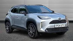 Silver with black roof Used 2024 Toyota Yaris Cross Sport SUV | £25,750 (Fair price)