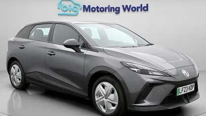 Begagnad MG MG4 EV SE 319 kW (435 HK) 2023 Grå Halvkombi