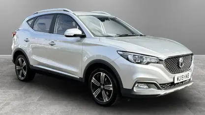 Käytetty MG ZS Exclusive 106 HP (77 kW) 2020 Katumaasturi