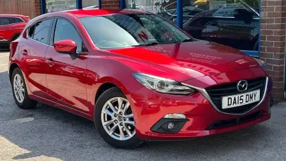 Usado Mazda 3 165 HP (121 kW) 2015 Vermelho Citadino