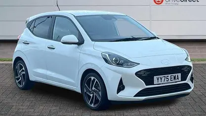 White New 2025 Hyundai i10 Premium Hatchback | £16,782 (Fair price)