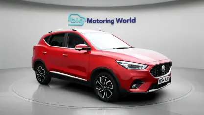 Käytetty MG ZS Exclusive 106 HP (77 kW) 2024 Punainen Katumaasturi