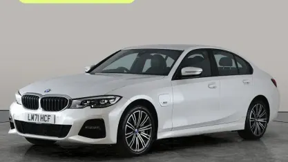 Begagnad BMW 330e M Sport 292 HK (214 kW) 2021 Vit Sedan