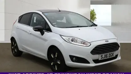 Used Ford Fiesta Zetec 82 HP (60 kW) 2016 White Hatchback