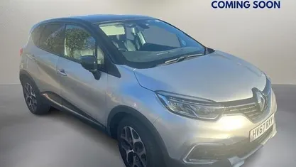 Silver/black Used 2017 Renault Captur Signature SUV | £9,350 (Fair price)