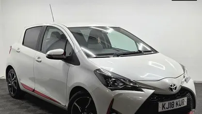 Used Toyota Yaris Design 111 HP (81 kW) 2018 White Hatchback