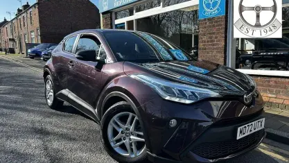 Used Toyota C-HR 122 HP (89 kW) 2023 Mauve/purple SUV