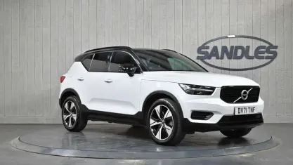 Used Volvo XC40 R-Design 211 HP (155 kW) 2021 White SUV