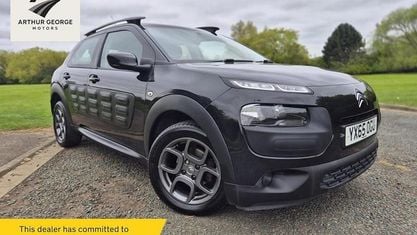 Używany Citroën C4 Cactus Feel 100 KM (73 kW) 2015 Czarny Hatchback
