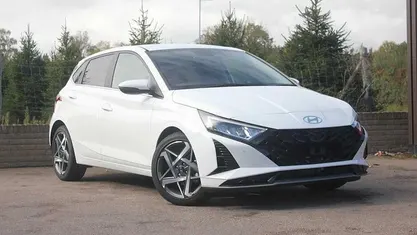White New 2025 Hyundai i20 Premium Hatchback | £19,999 (Super price)