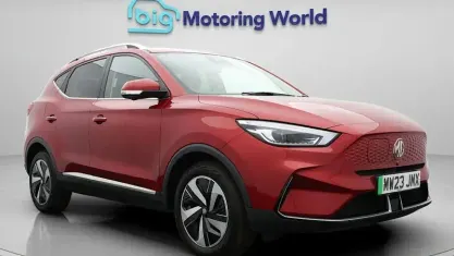 Begagnad MG ZS Trophy Connect 114 kW (156 HK) 2022 Röd SUV