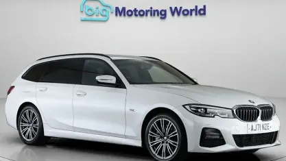 Begagnad BMW 330e M Sport 292 HK (214 kW) 2022 Vit Kombi