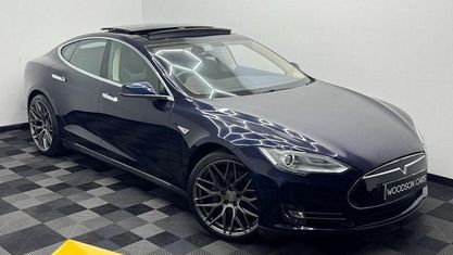 Begagnad Tesla Model S 278 kW (379 HK) 2014 Blå Halvkombi