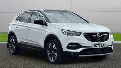Used Vauxhall Grandland X SRi 131 HP (96 kW) 2020 White SUV