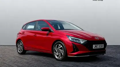 Used Hyundai i20 Advanced 101 HP (74 kW) 2024 Red Hatchback