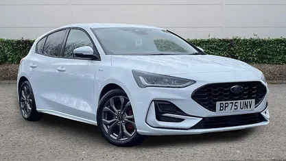 White New 2025 Ford Focus ST-Line Hatchback | £20,991 (Fair price)
