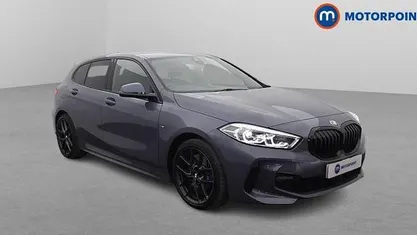 Begagnad BMW 118 M Sport 136 HK (100 kW) 2024 Grå Halvkombi