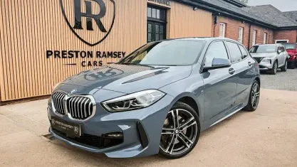 Begagnad BMW 120 M Sport 190 HK (139 kW) 2022 Grå Halvkombi