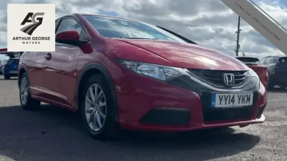 Used Honda Civic S 99 HP (72 kW) 2014 Red Hatchback