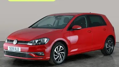 Begagnad VW Golf VII Match 116 HK (85 kW) 2019 Röd Halvkombi