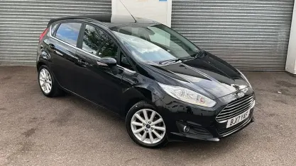 Second-hand Ford Fiesta Titanium 101 CP (74 kW) 2017 Negru Hatchback