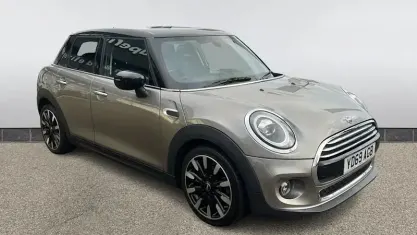 Usado Mini Cooper Exclusive 136 HP (100 kW) 2020 Prateado Citadino