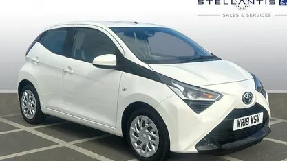 Used Toyota Aygo X-play 72 HP (52 kW) 2020 Hatchback