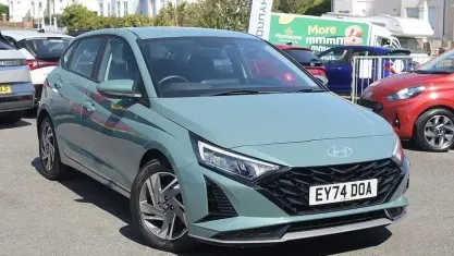 Used Hyundai i20 Advanced 101 HP (74 kW) 2024 Green Hatchback
