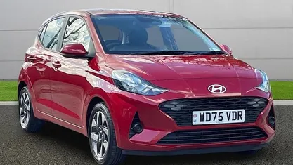Used Hyundai i10 Advanced 63 HP (46 kW) 2025 Red Hatchback