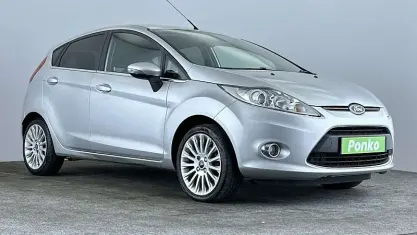 Used Ford Fiesta Titanium 70 HP (51 kW) 2012 Silver Hatchback