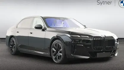 Uusi BMW 750e M Sport 489 HP (359 kW) 2026 Sedan