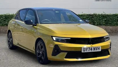 Used Vauxhall Astra 179 HP (131 kW) 2024 Yellow Hatchback