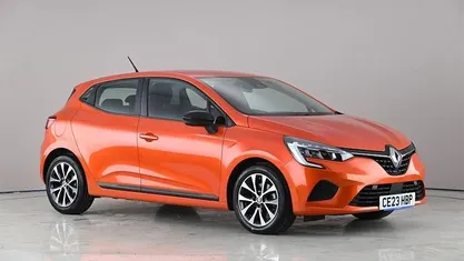 Used Renault Clio V Evolution 145 HP (106 kW) 2023 Orange Hatchback