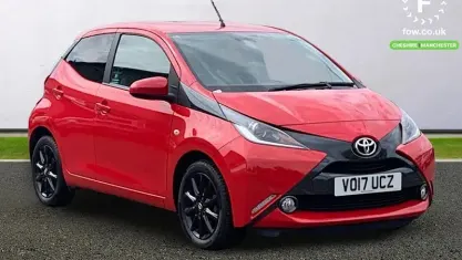 Usado Toyota Aygo x-style 69 HP (50 kW) 2017 Vermelho Citadino