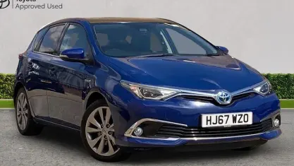 Used Toyota Auris Hybrid 136 HP (100 kW) 2017 Blue Hatchback