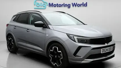 Begagnad Vauxhall Grandland X Ultimate 131 HK (96 kW) 2024 Grå SUV