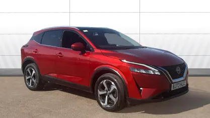 Used Nissan Qashqai N-Connecta 140 HP (102 kW) 2023 Red SUV