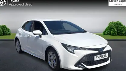 Used Toyota Corolla 122 HP (89 kW) 2019 White Hatchback