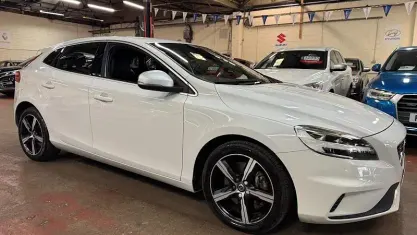 Used Volvo V40 R-Design 122 HP (89 kW) 2019 Hatchback
