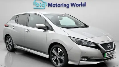 Begagnad Nissan Leaf N-Connecta 110 kW (150 HK) 2021 Halvkombi