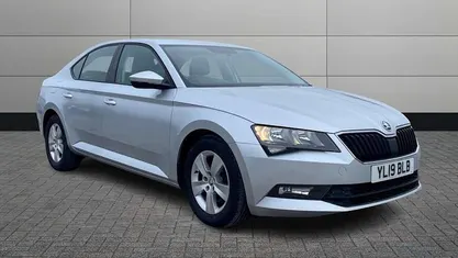 Silver Used 2018 Skoda Superb Hatchback | £10,495 (Fair price)