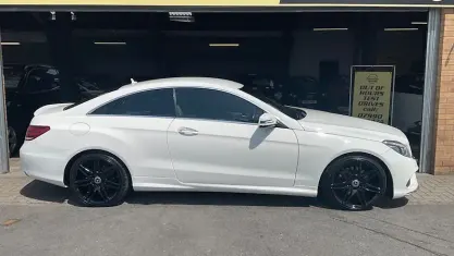 Käytetty Mercedes E220 AMG Line Premium 177 HP (130 kW) 2015 Coupe - kaksiovinen