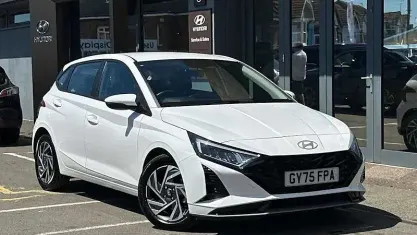 Used Hyundai i20 Advanced 101 HP (74 kW) 2025 White Hatchback